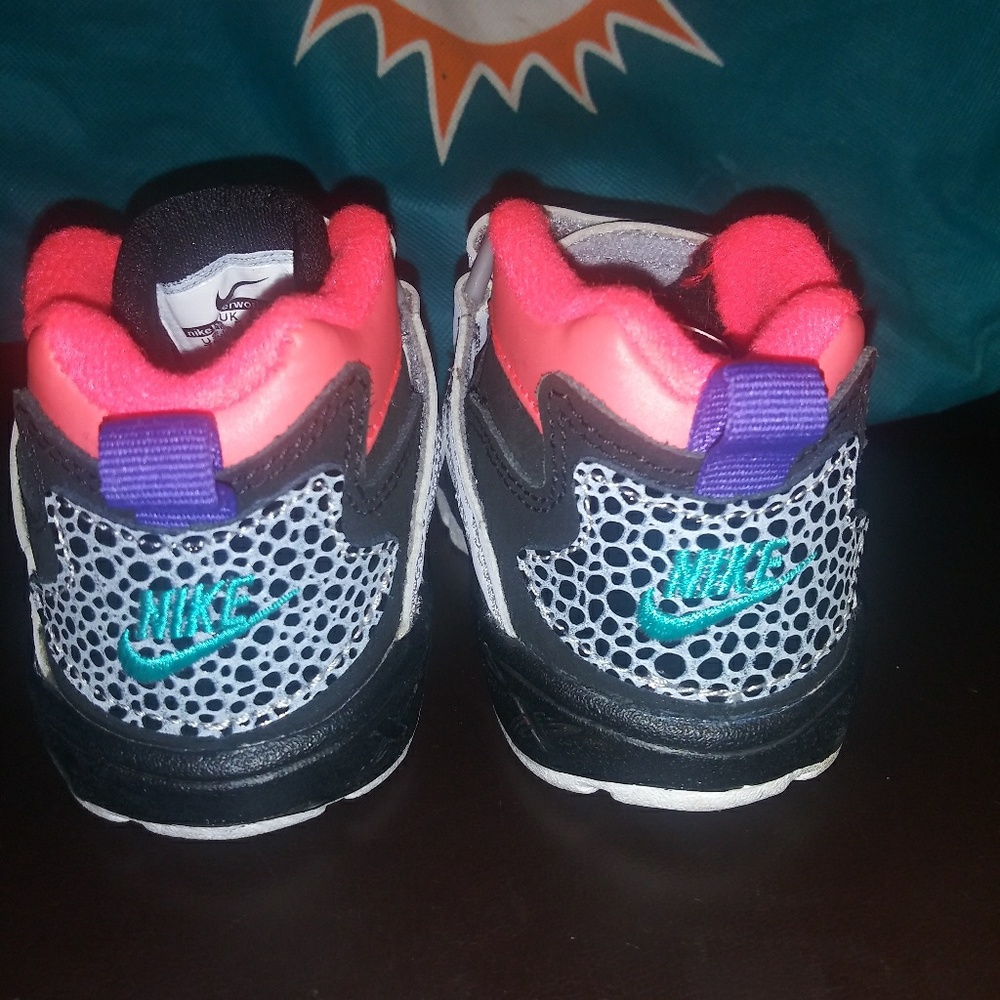 Shoes - Picture 5 of 6
